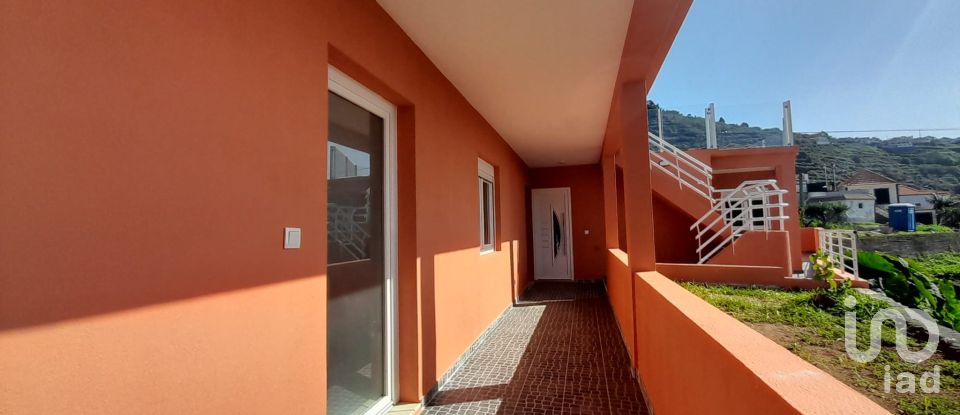 House T3 in Arco da Calheta of 112 m²