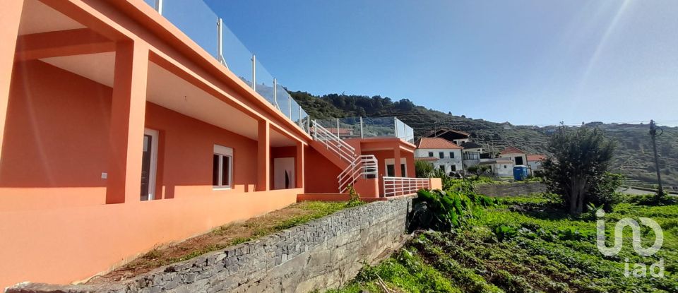 House T3 in Arco da Calheta of 112 m²