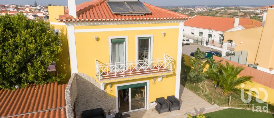 House T4 in Encarnação of 330 m²