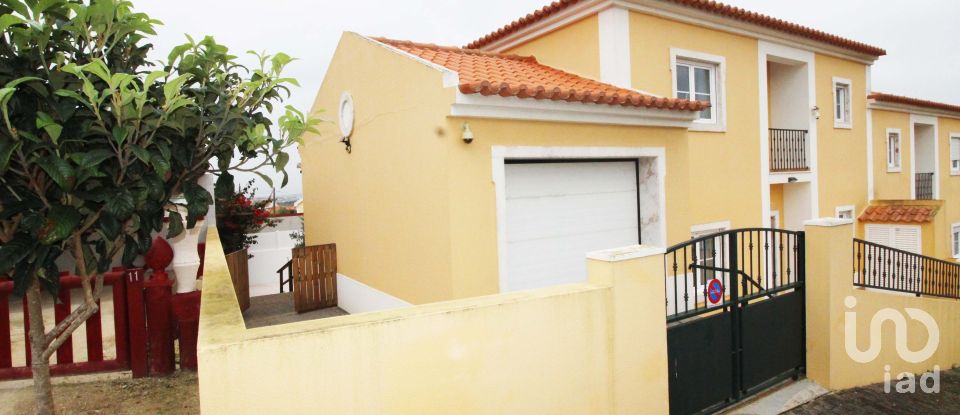 Casa / Villa T3 em Atouguia da Baleia de 148 m²