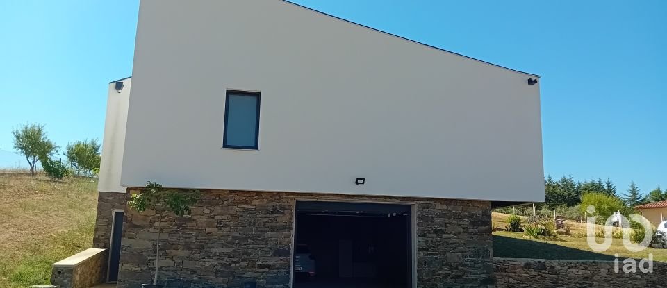 Casa / Villa T3 em Mogadouro, Valverde, Vale de Porco e Vilar de Rei de 324 m²