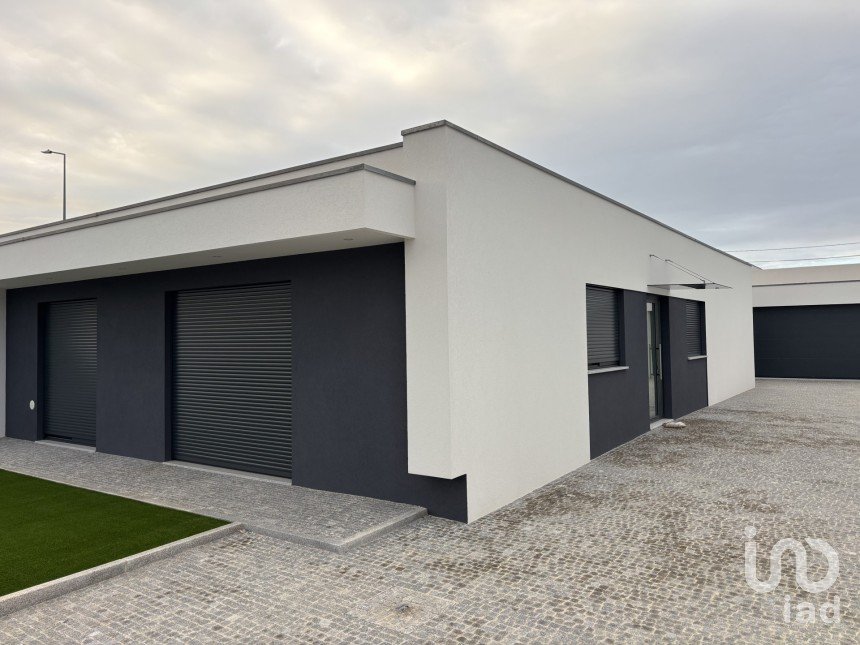 Casa / Villa T3 em Santa Maria da Feira, Travanca, Sanfins e Espargo de 192 m²