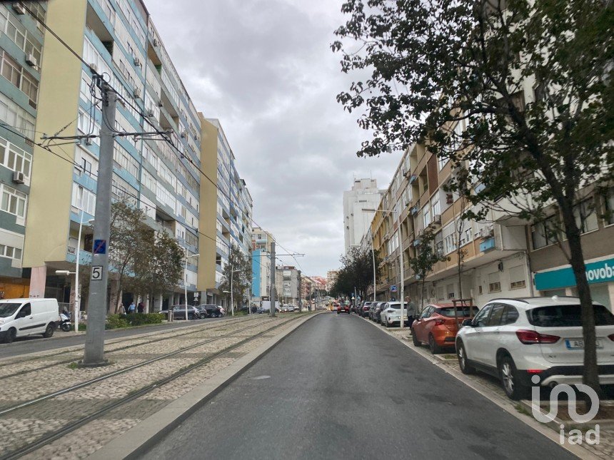 Boutique/Local commercial à Almada, Cova da Piedade, Pragal e Cacilhas de 93 m²