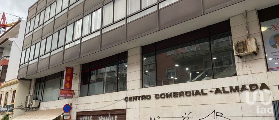 Boutique/Local commercial à Almada, Cova da Piedade, Pragal e Cacilhas de 93 m²