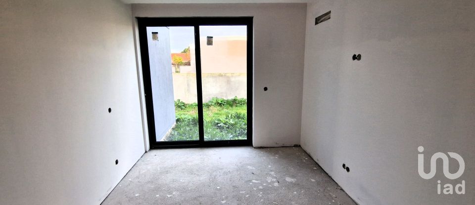 Casa / Villa T4 em Santa Marta de Portuzelo de 254 m²