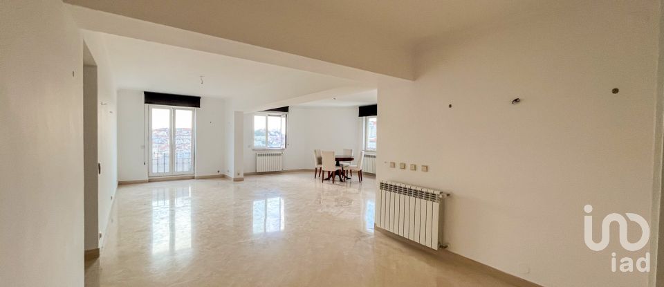 Apartment T2 in Santa Maria Maior of 151 m²