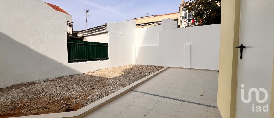 House T2 in Baixa Da Banheira E Vale Da Amoreira of 50 m²