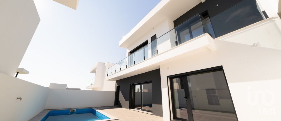 Casa / Villa T3 em Atouguia da Baleia de 128 m²