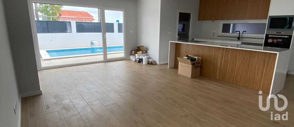 Maison T2 à Fernão Ferro de 127 m²