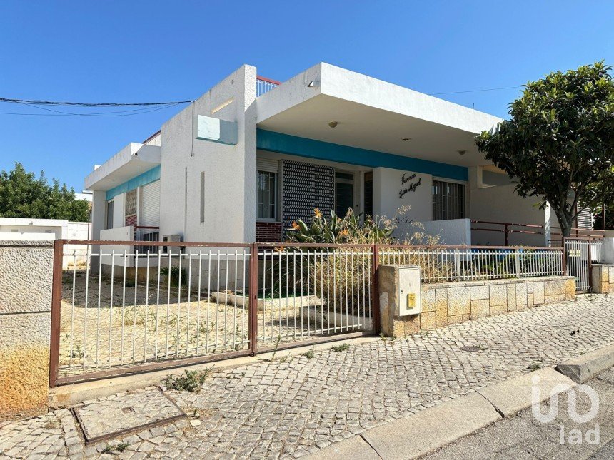 House T3 in Quelfes of 141 m²