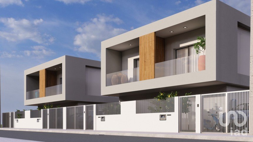 House T3 in Fernão Ferro of 100 m²