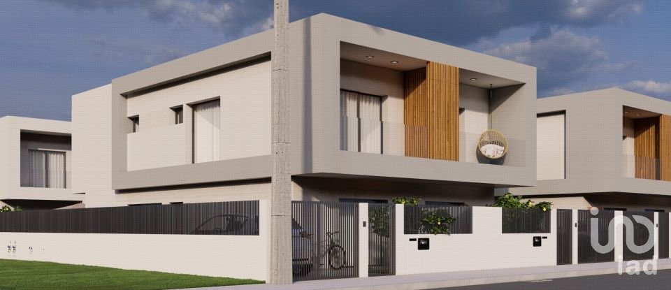 House T3 in Fernão Ferro of 100 m²