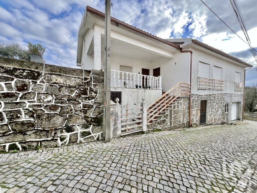 Casa tradicional T2 em Abrunhosa-a-Velha de 263 m²