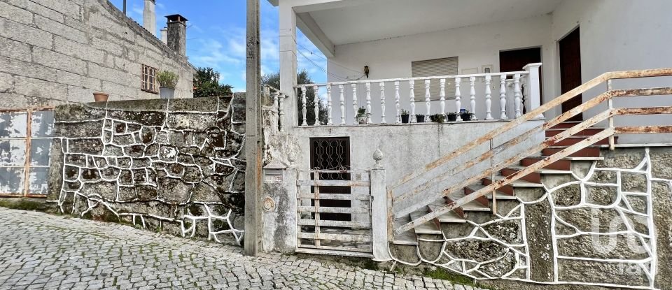 Casa tradicional T2 em Abrunhosa-a-Velha de 263 m²