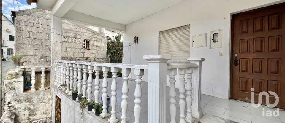 Casa tradicional T2 em Abrunhosa-a-Velha de 263 m²