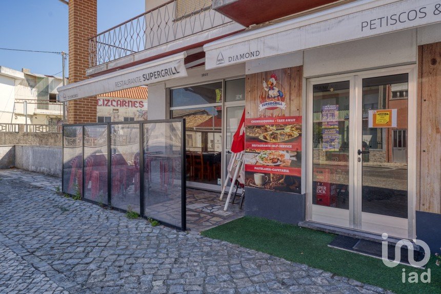 Loja / Estabelecimento Comercial em Vieira de Leiria de 208 m²