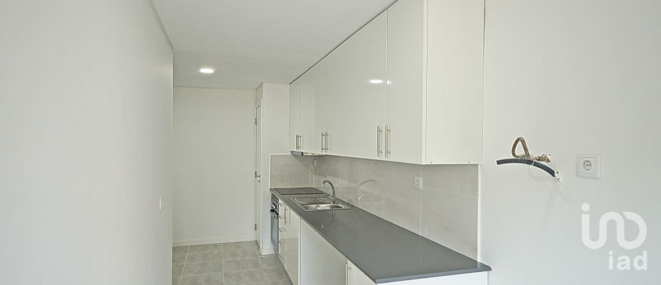 Apartamento T2 em Amora de 83 m²