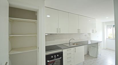 Apartamento T2 em Amora de 83 m²