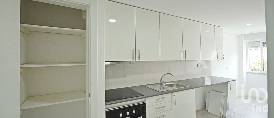 Apartamento T2 em Amora de 83 m²