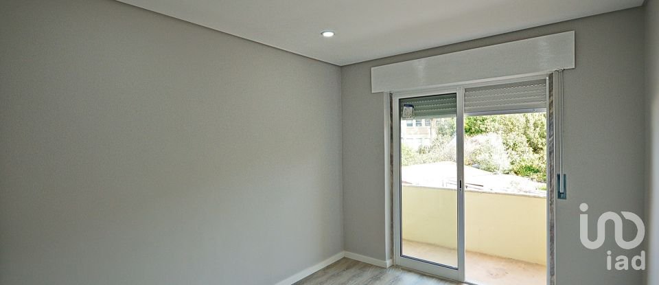 Apartamento T2 em Amora de 83 m²