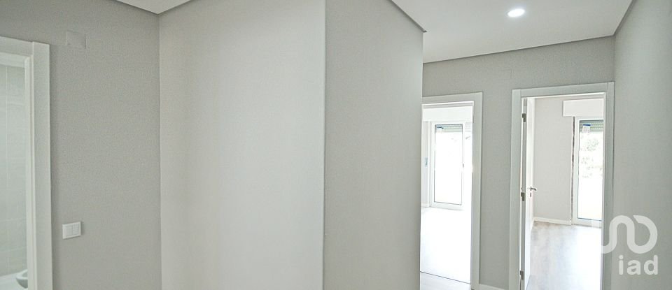 Apartamento T2 em Amora de 83 m²