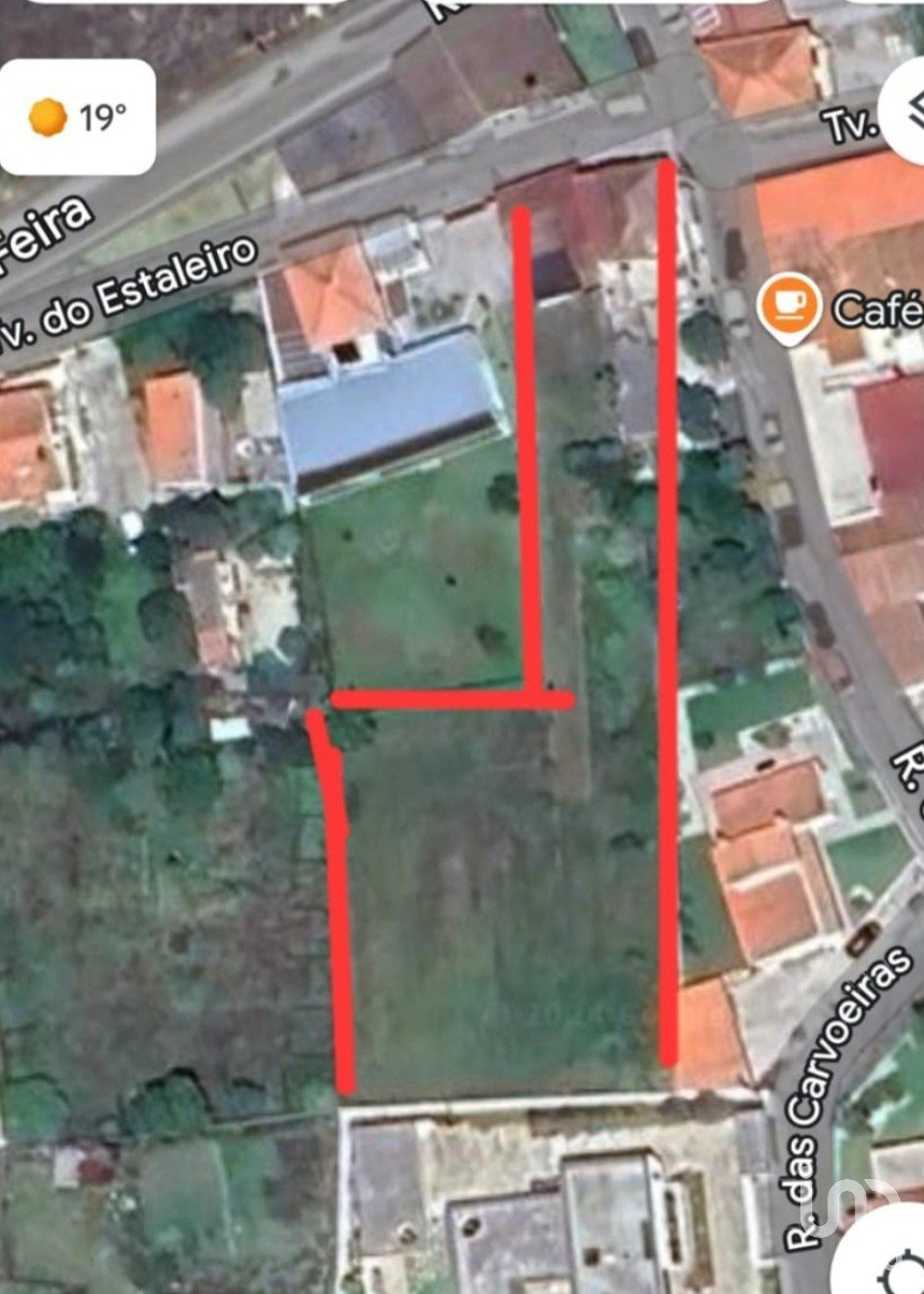 Terreno em Alvarães de 2 000 m²