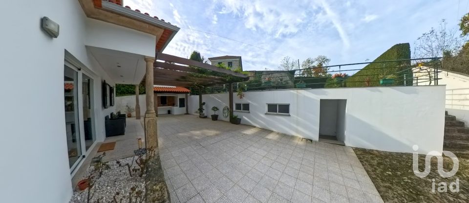 Maison T3 à Palmeira de Faro e Curvos de 252 m²