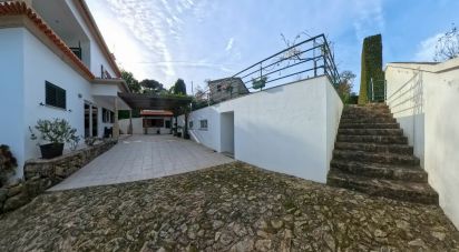 Maison T3 à Palmeira de Faro e Curvos de 252 m²