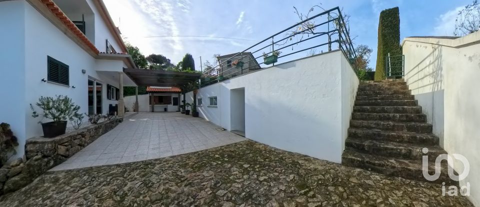 Maison T3 à Palmeira de Faro e Curvos de 252 m²