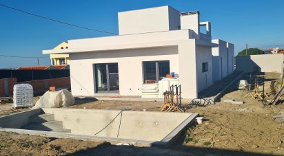 Casa T4 em Atouguia da Baleia de 300 m²