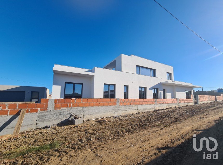 Gîte T4 à Atouguia da Baleia de 300 m²