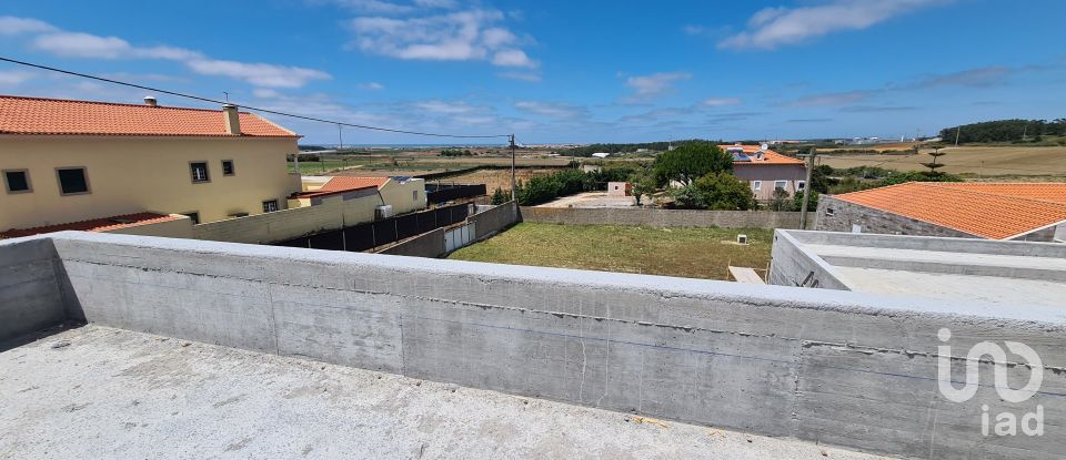 Gîte T4 à Atouguia da Baleia de 300 m²