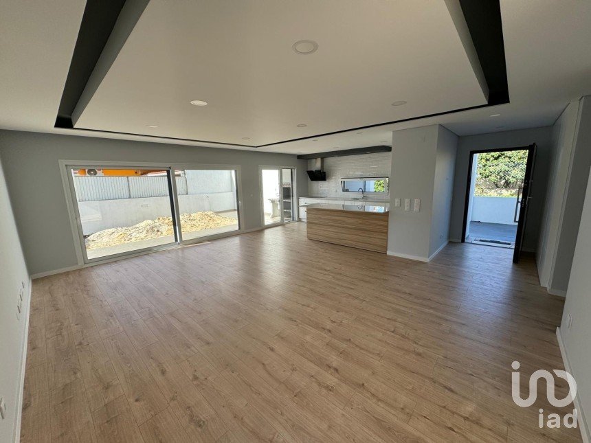 Casa T4 em Fernão Ferro de 145 m²