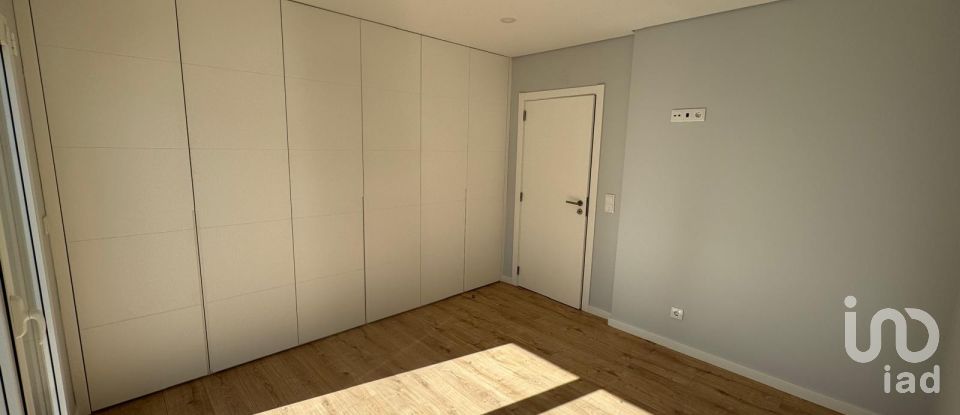 Casa T4 em Fernão Ferro de 145 m²