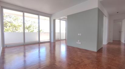 Apartamento T3 em Carcavelos e Parede de 84 m²