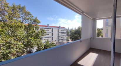 Apartamento T3 em Carcavelos e Parede de 84 m²