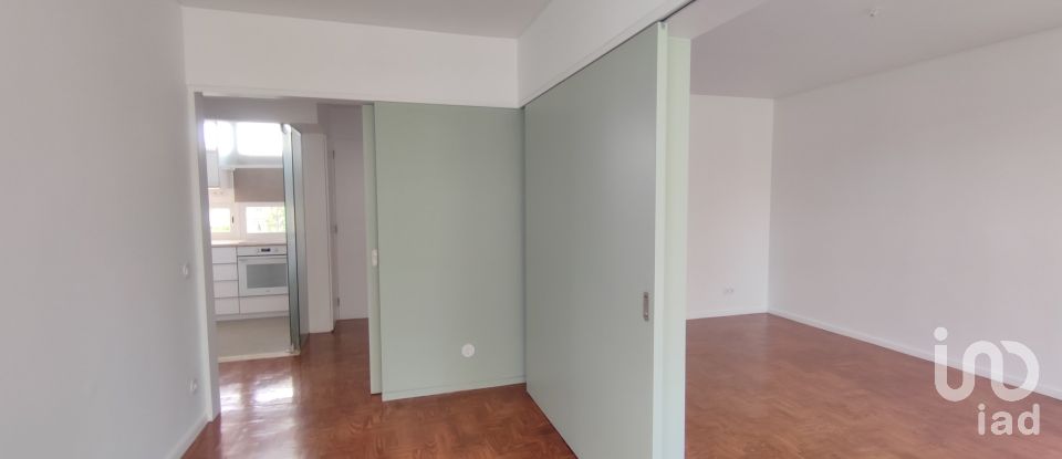 Apartamento T3 em Carcavelos e Parede de 84 m²