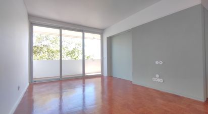 Apartamento T3 em Carcavelos e Parede de 84 m²