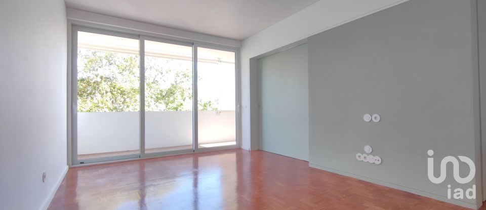 Apartamento T3 em Carcavelos e Parede de 84 m²