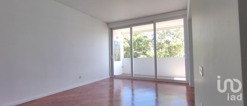 Apartamento T3 em Carcavelos e Parede de 84 m²