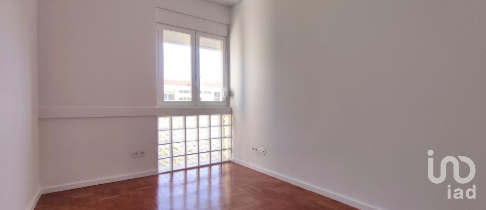 Apartamento T3 em Carcavelos e Parede de 84 m²