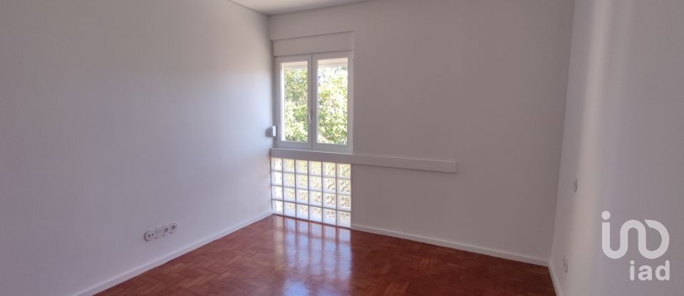 Apartamento T3 em Carcavelos e Parede de 84 m²