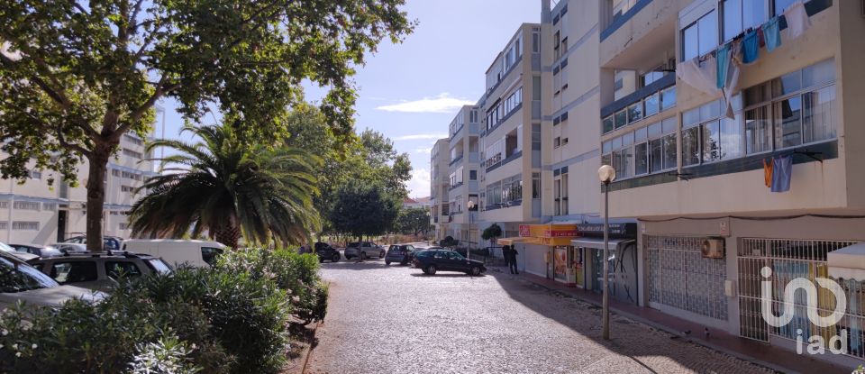 Apartamento T3 em Carcavelos e Parede de 84 m²