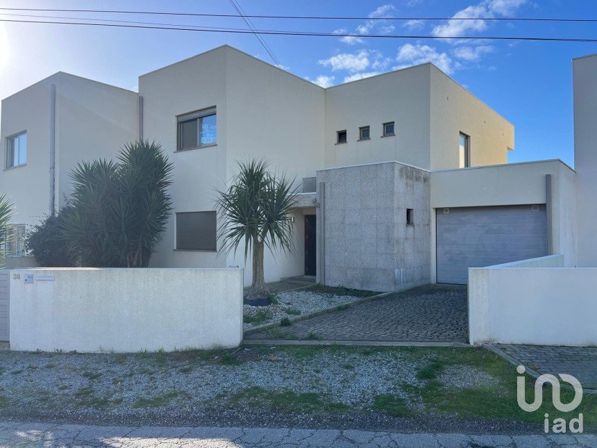 Gîte T4 à Palmeira de Faro e Curvos de 224 m²