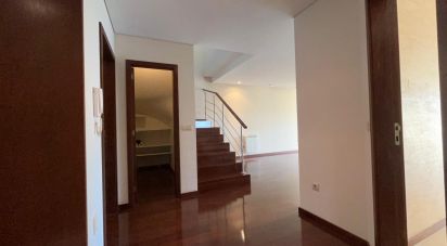 Casa T4 em Palmeira de Faro e Curvos de 224 m²