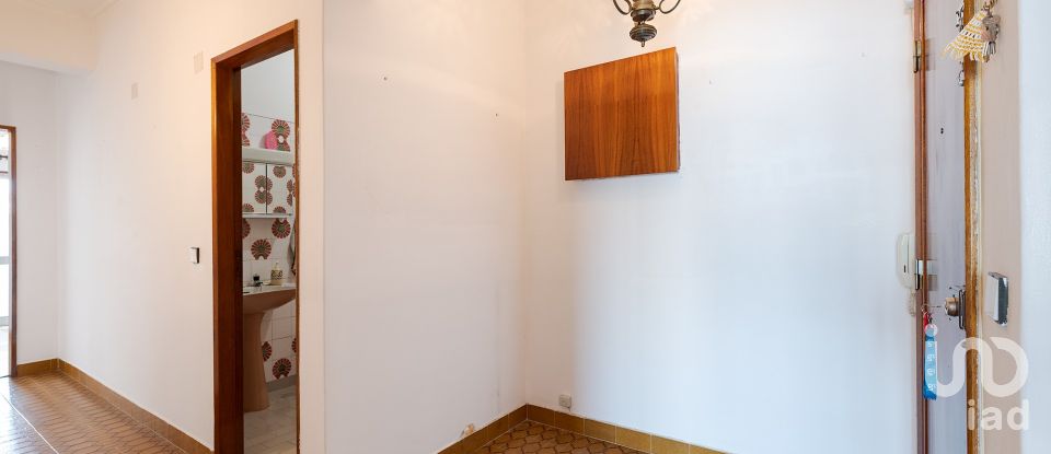 Apartamento T2 em Amora de 96 m²