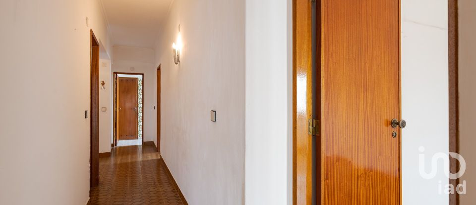 Apartamento T2 em Amora de 96 m²