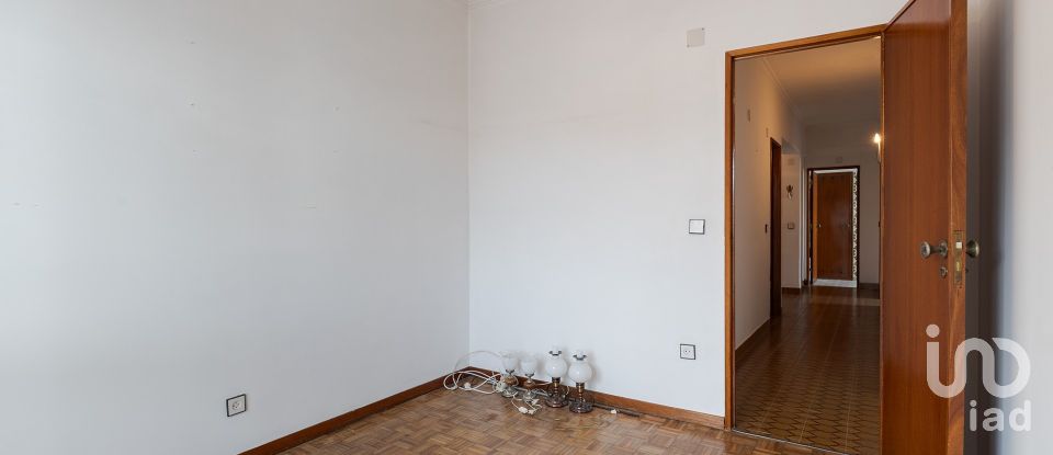 Apartamento T2 em Amora de 96 m²