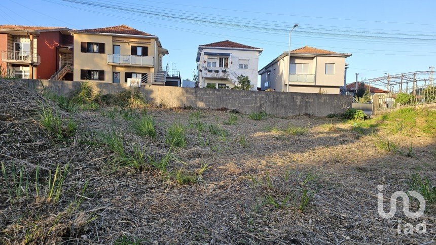 Terreno em Sandim, Olival, Lever e Crestuma de 1 122 m²