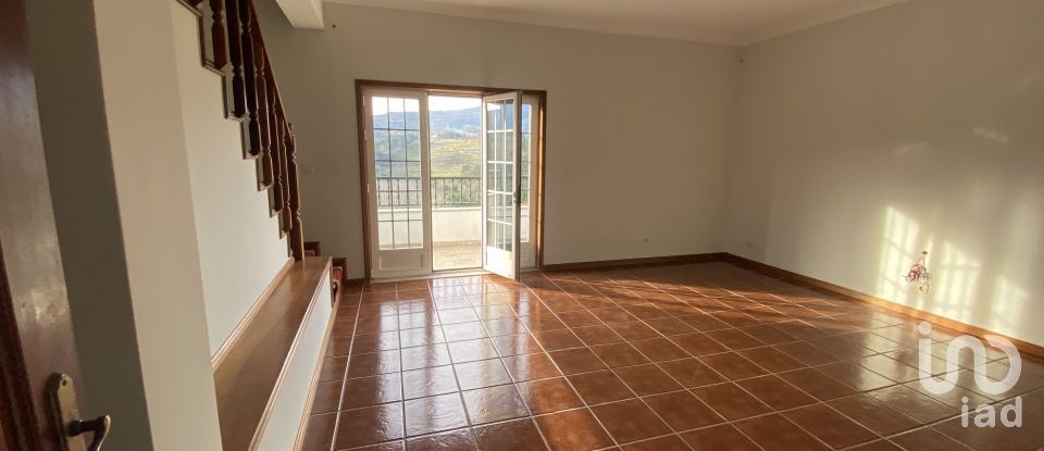 Casa / Villa T5 em Parada de Cunhos de 436 m²